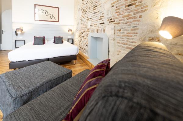 Discover the quadruple hotel room in the centre of La Rochelle near the Old Port and the historic centre of La Rochelle