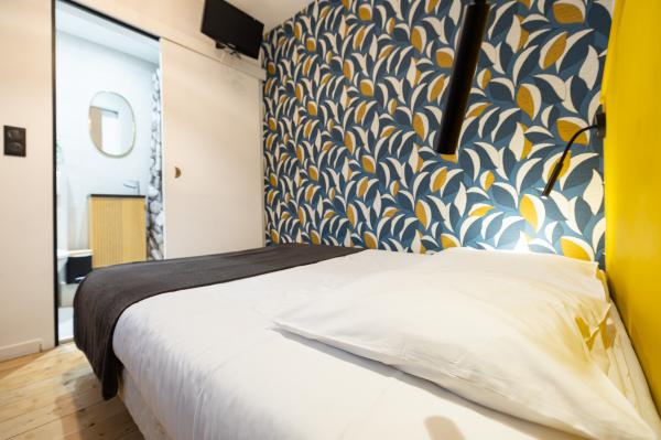 Discover the superior single hotel room in the centre of La Rochelle, close to the Old Port and the historic centre of La Rochelle.